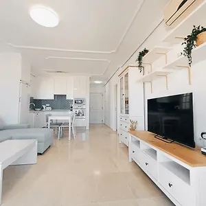 Charming & Sunny With Ocean View Apartment